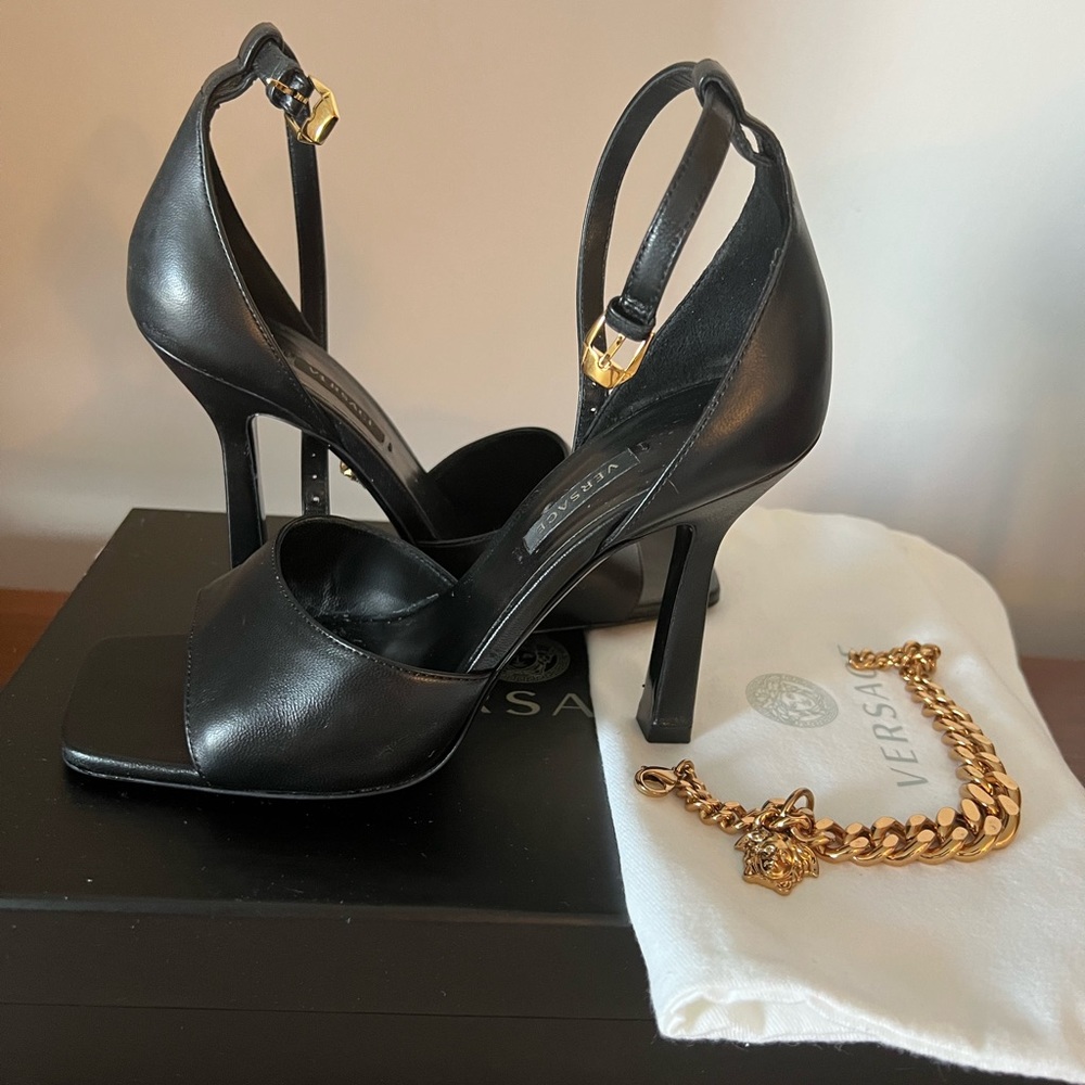 Like New. Versace Medusa Chain Leather Sandals